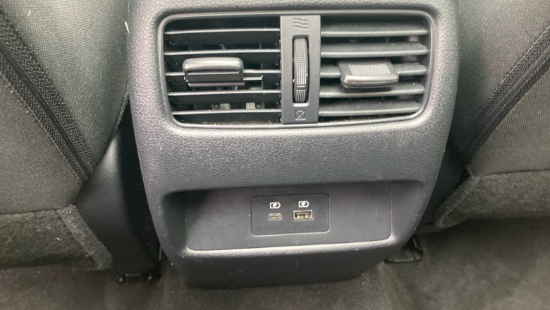 Nissan Qashqai 1.3 DiG-T MH N-Connecta 5dr Petrol Hatchback